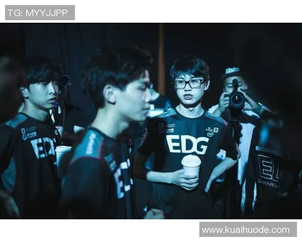 和平精英战术解析：EDG如何在逆境中实现精彩反击