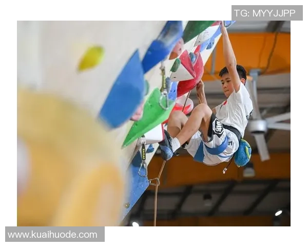 广州攀岩队与武汉攀岩队赛后复盘分析团队配合与战术执行的关键要素 广州攀岩队与武汉攀岩队赛后复盘分析团队配合与战术执行的关键要素