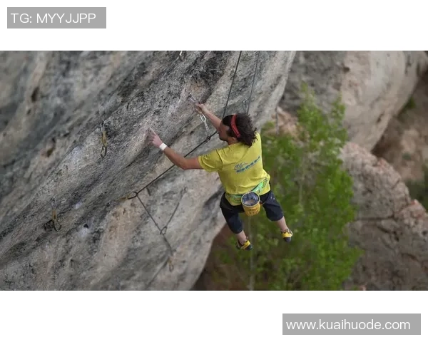 武汉攀岩队中路突破战术解析与实战应用研究 武汉攀岩队中路突破战术解析与实战应用研究